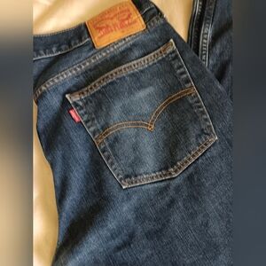 Levi's 514 Blue Denim Jeans with Iconic Stitching 36x32